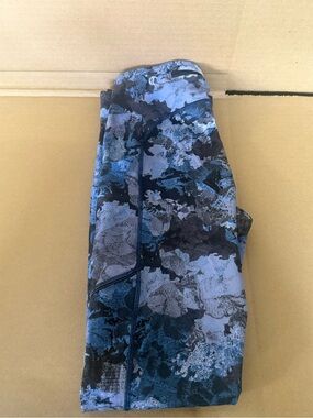 lululemon navy and gray abstract print leggings